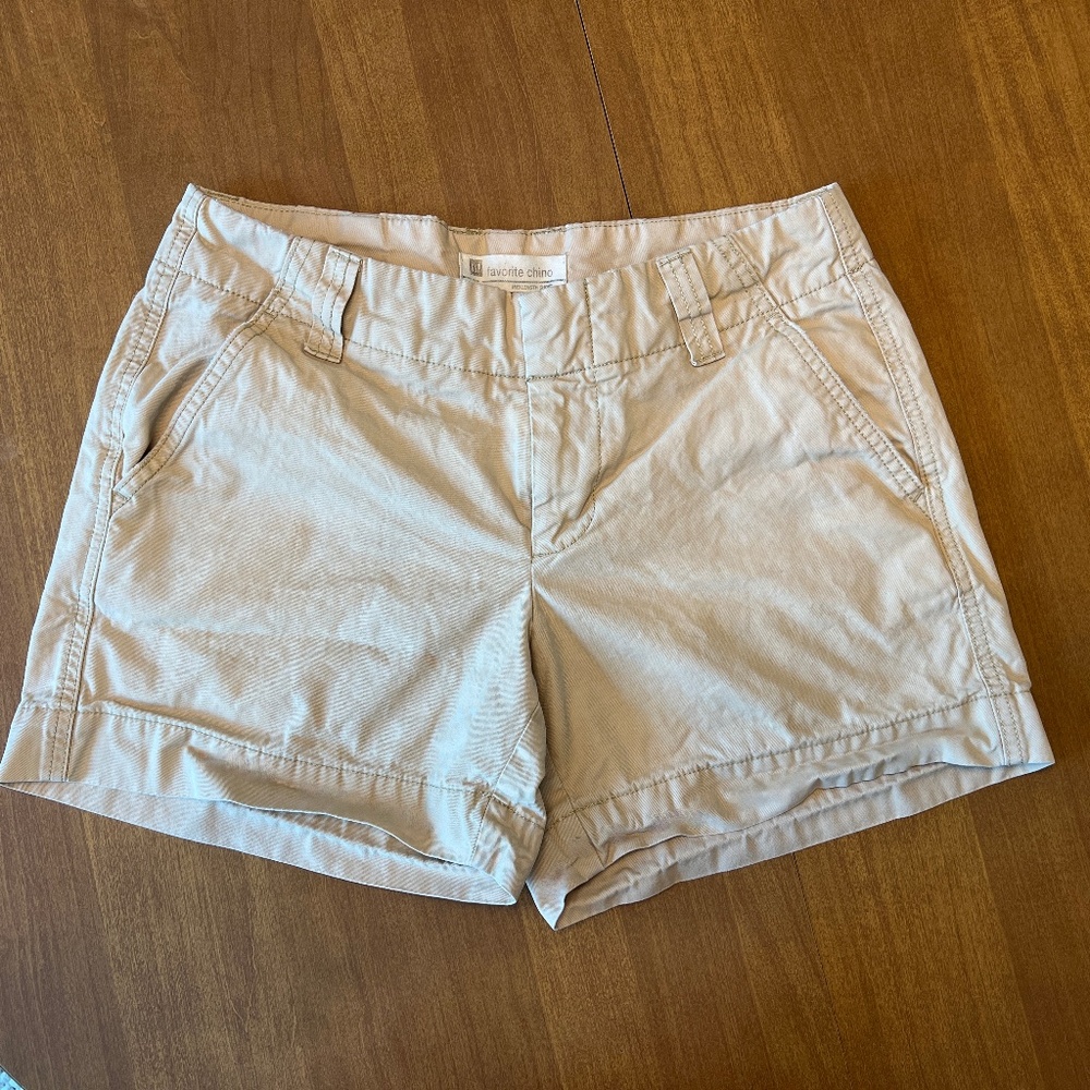 GAP Favorite Chino Mid-Length Shorts, Tan, Size 4